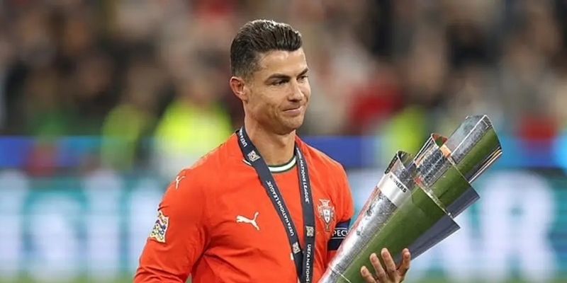 Ronaldo thành công trong sự nghiệp sân cỏ